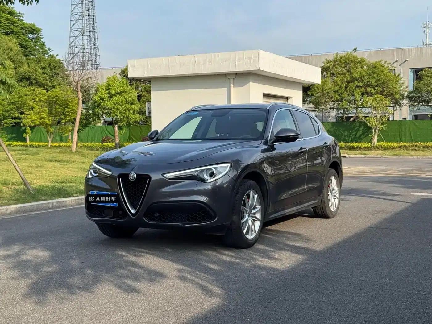 2017 Stelvio 2.0T 200HP Luxury Edition — миниатюра 1