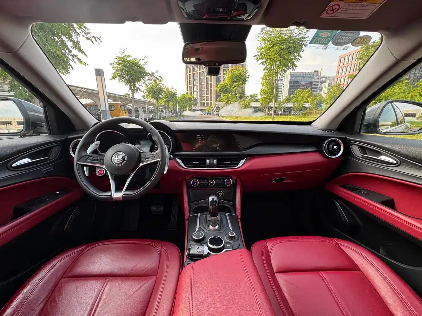 2017 Stelvio 2.0T 200HP Luxury Edition — миниатюра 17
