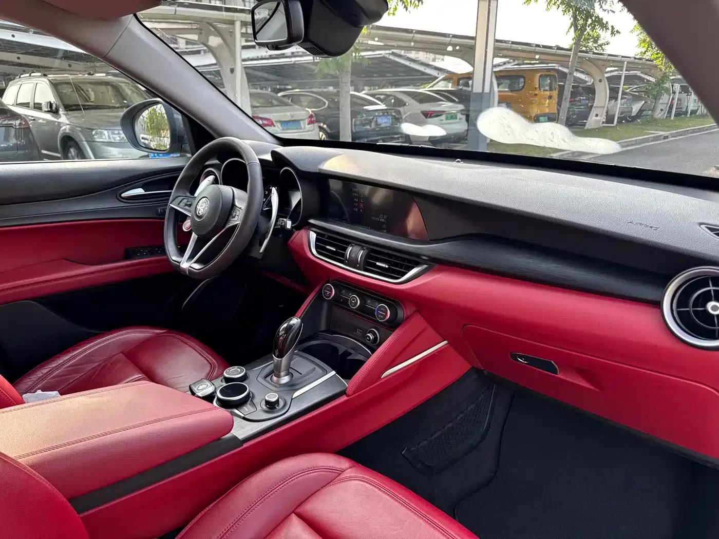 2017 Stelvio 2.0T 200HP Luxury Edition — миниатюра 20