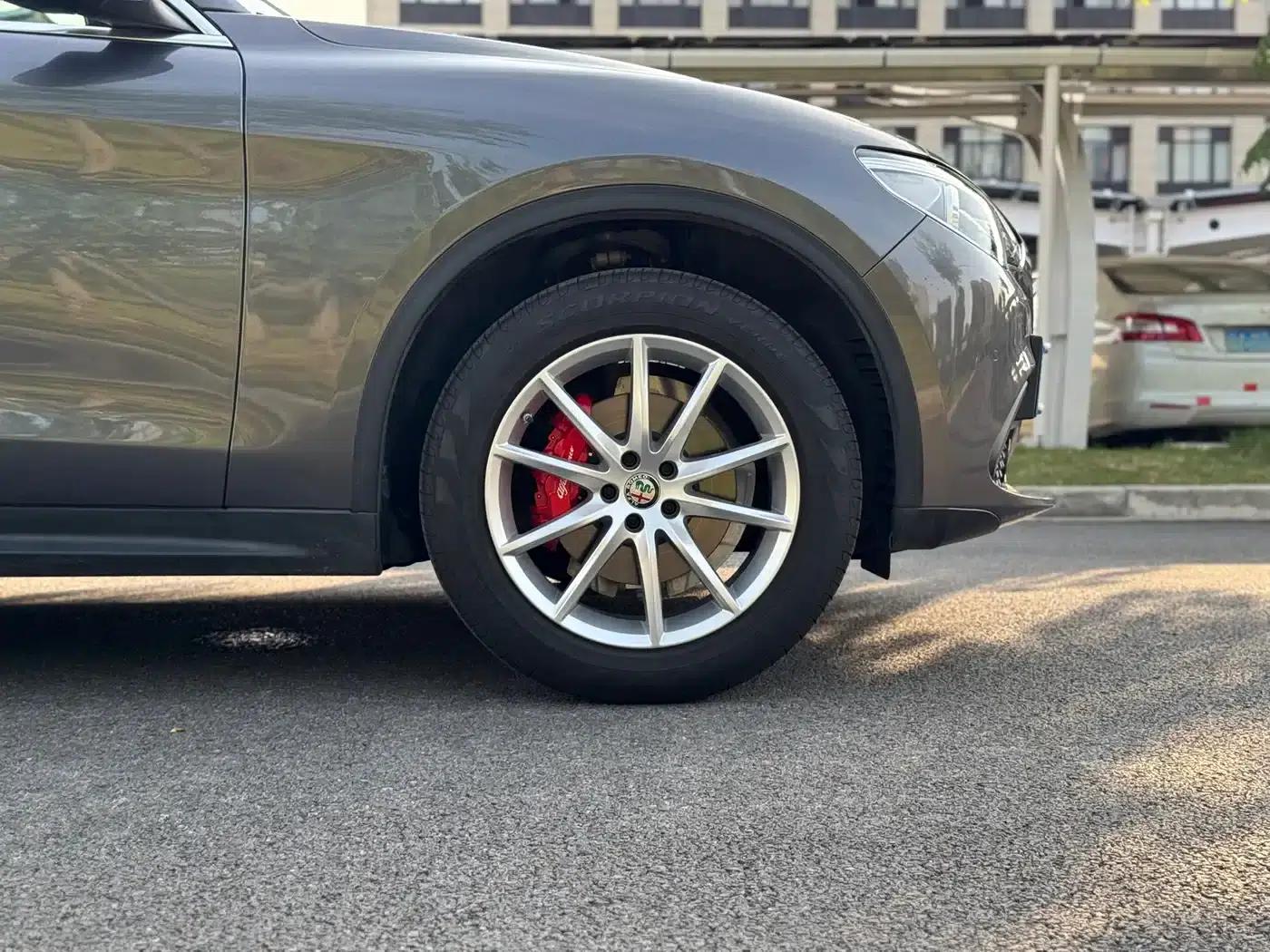 2017 Stelvio 2.0T 200HP Luxury Edition — миниатюра 9
