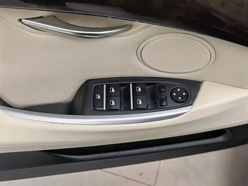2011 BMW 5 Series GT 535i Elegant Edition — миниатюра 9