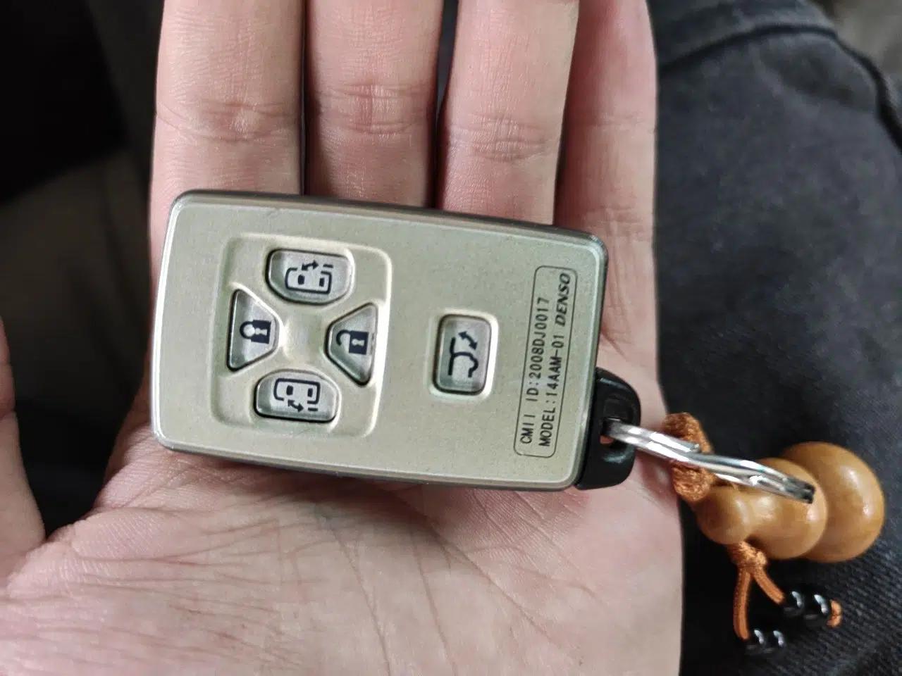 Toyota Previa 2012 2.4L 7-Seater Standard Edition — миниатюра 9