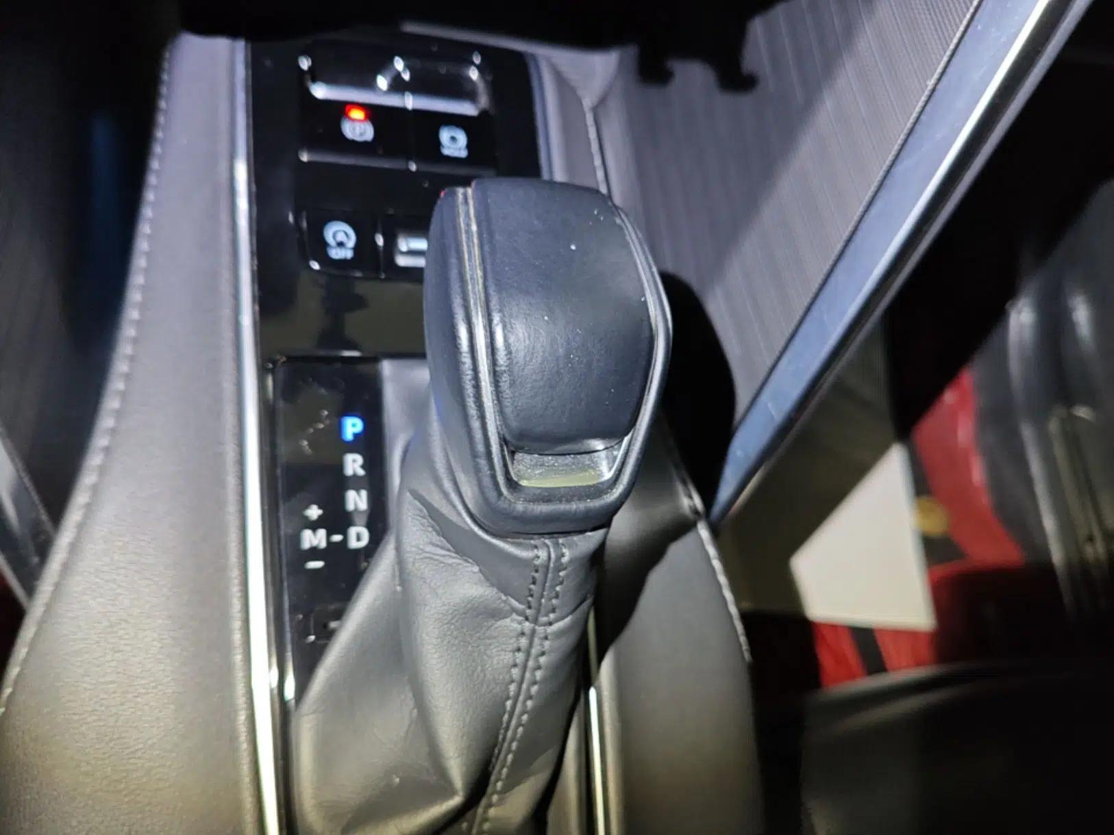 Toyota Harrier 2022 2.0L CVT Two-Wheel Drive Deluxe Edition — миниатюра 17