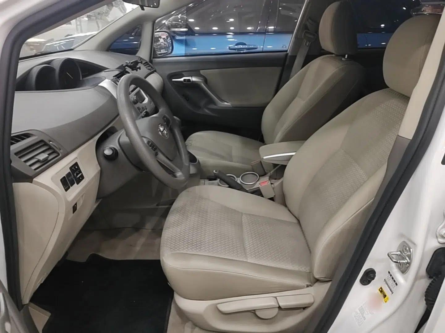 Toyota Verso 2015 180E CVT Crossover Edition — миниатюра 17