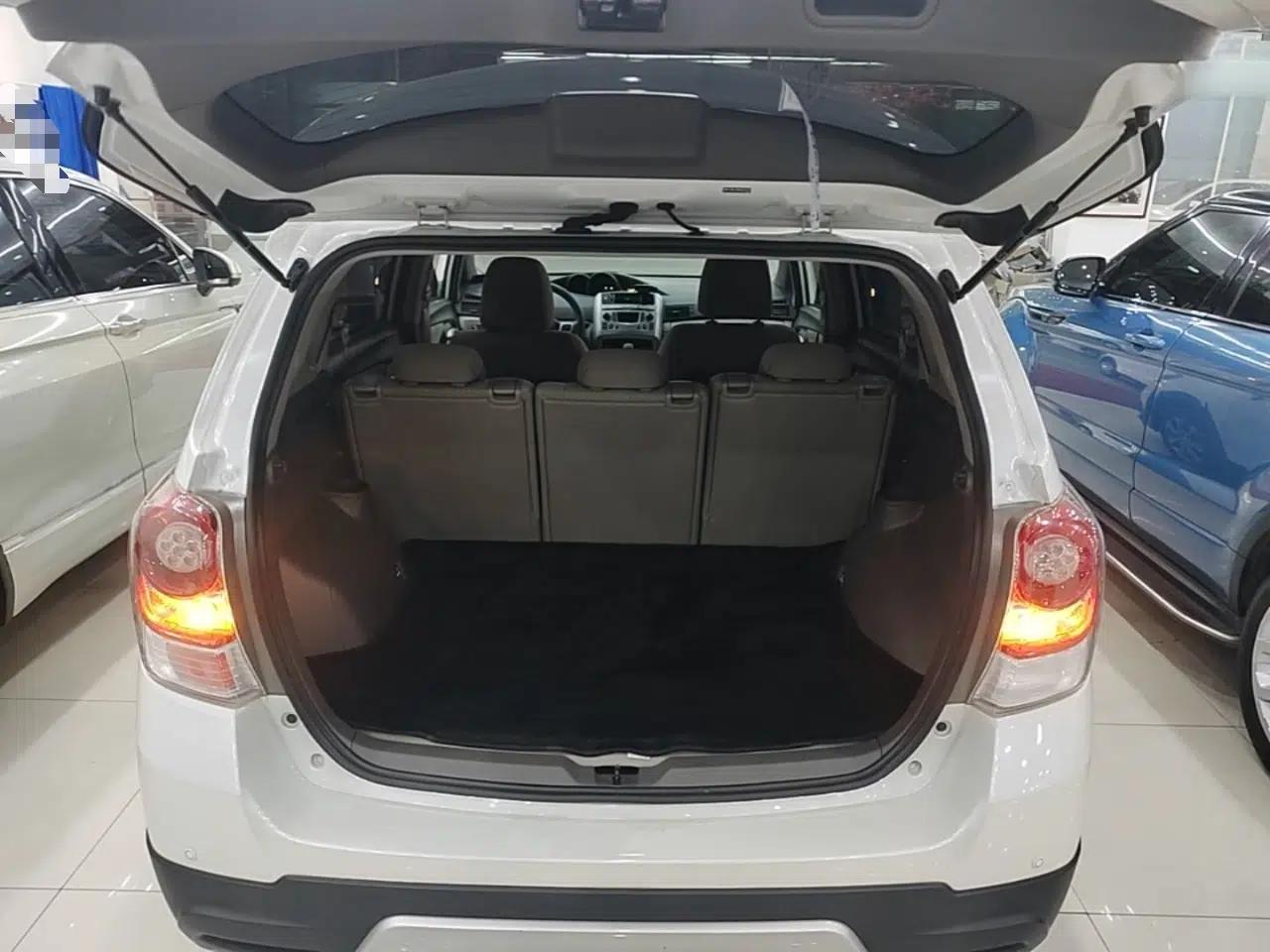Toyota Verso 2015 180E CVT Crossover Edition — миниатюра 21