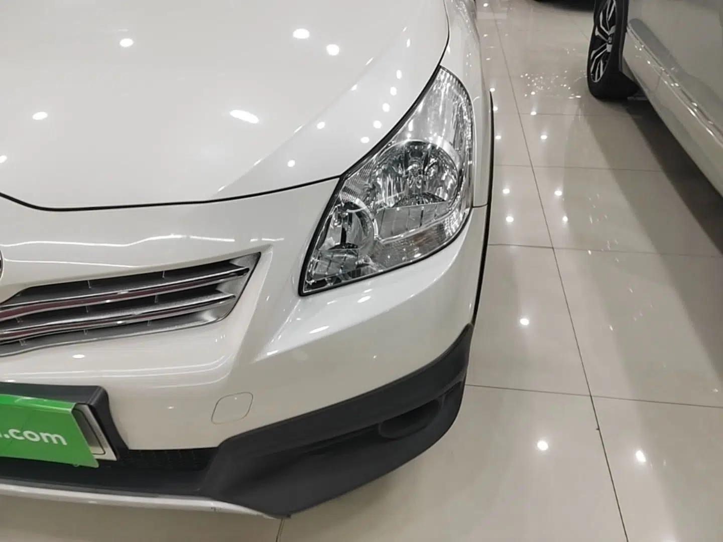 Toyota Verso 2015 180E CVT Crossover Edition — миниатюра 5