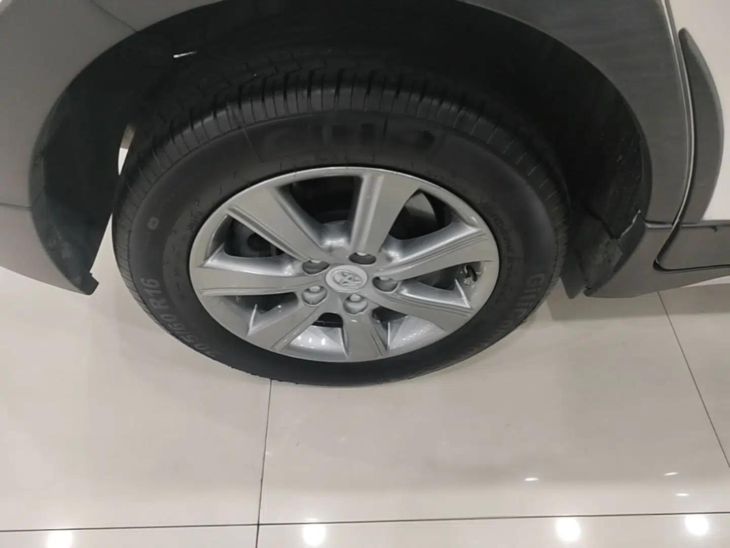 Toyota Verso 2015 180E CVT Crossover Edition — миниатюра 10