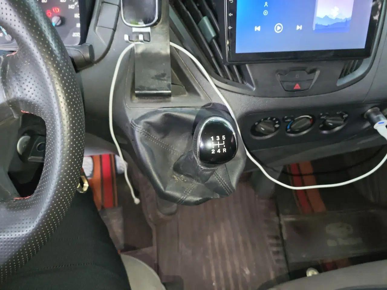 Ford Transit 2017 2.0T Diesel Multi-Purpose Commercial Vehicle Short Wheelbase Low Roof China V Standard — миниатюра 15