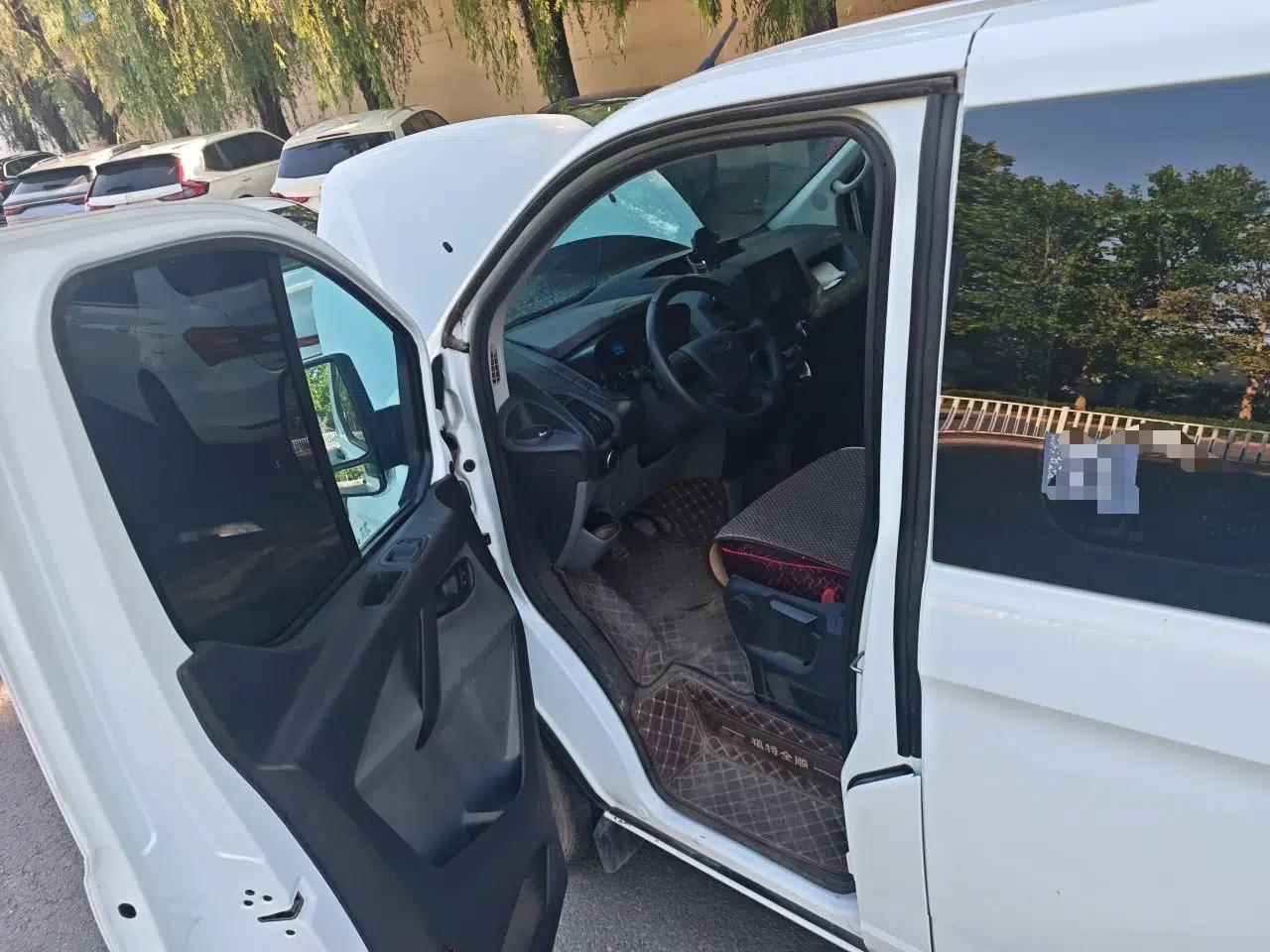 Ford Transit 2019 2.0T Diesel Multi-Purpose Commercial Vehicle Short Wheelbase Low Roof 6-Seater China VI Standard — миниатюра 17