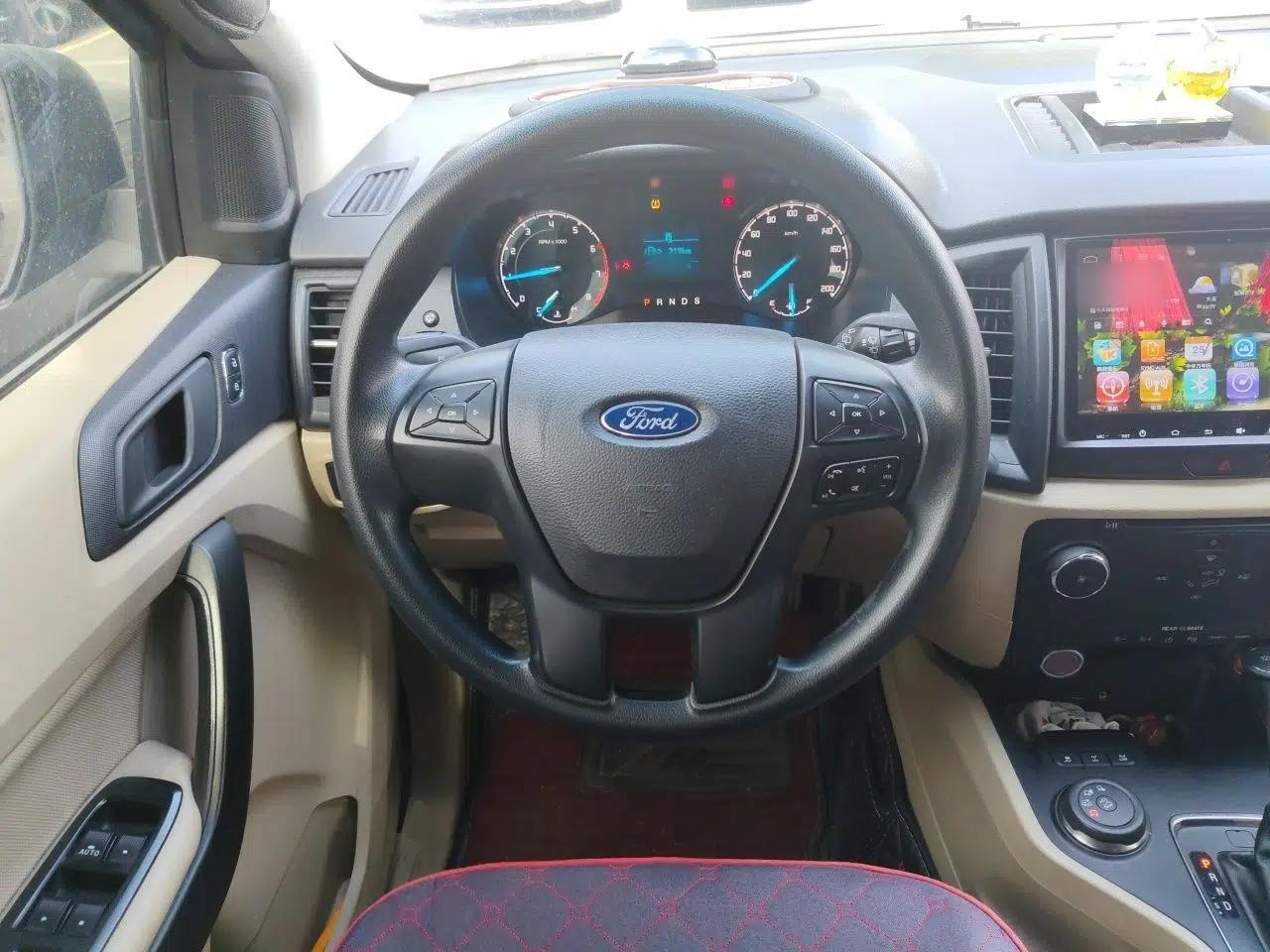 Ford Everest 2016 2.0T Gasoline Automatic 4x4 Elite Edition — миниатюра 11