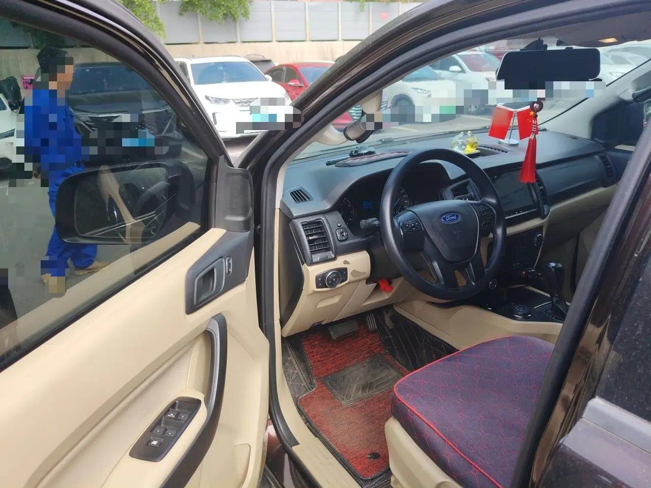 Ford Everest 2016 2.0T Gasoline Automatic 4x4 Elite Edition — миниатюра 17