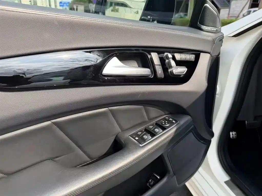 2015 Mercedes-Benz CLS AMG 63 4MATIC — миниатюра 16