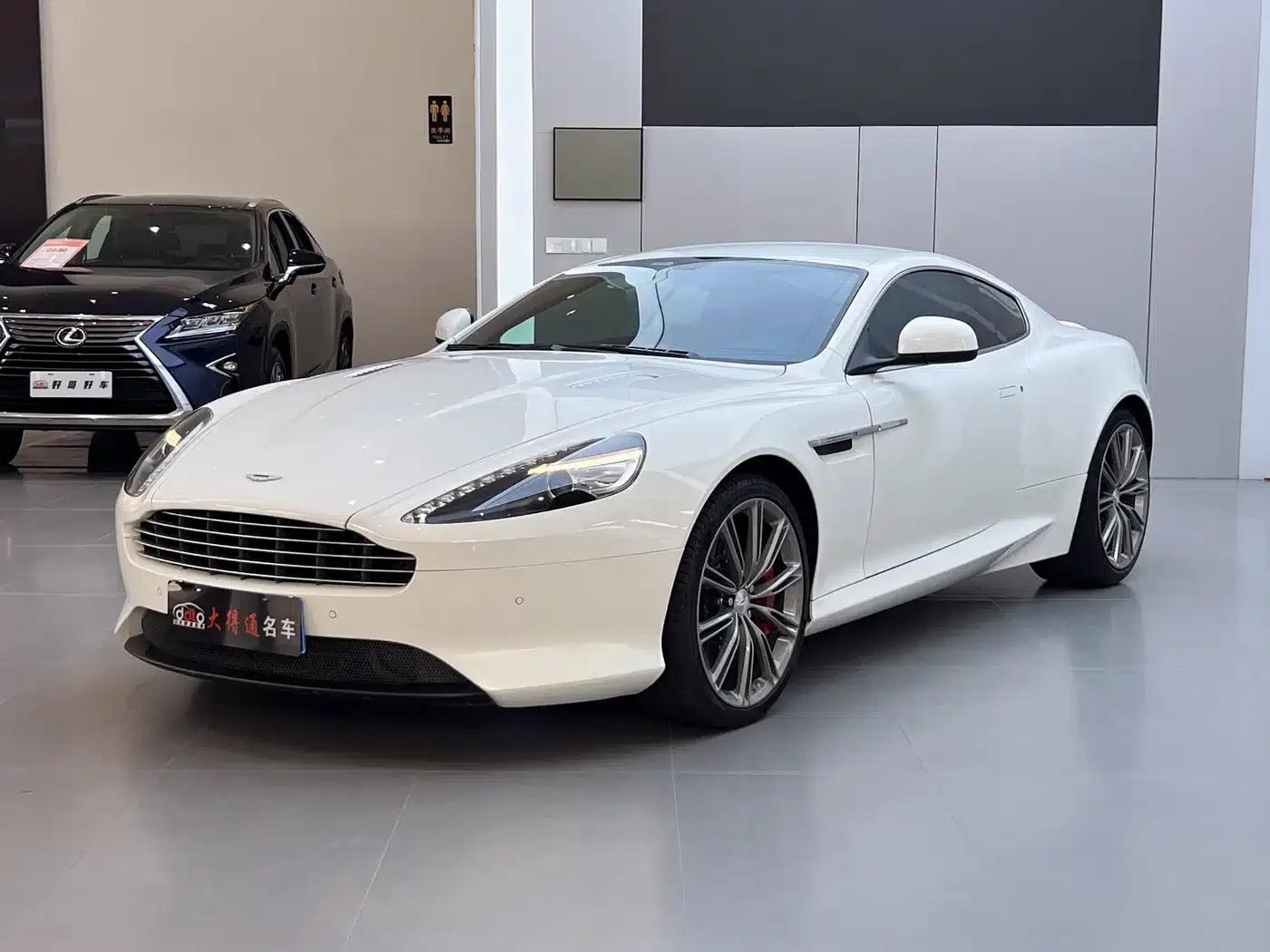 Aston Martin DB9 2013 6.0L Coupe — миниатюра 1