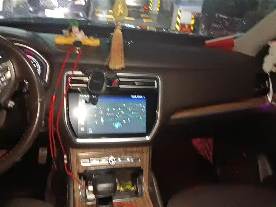Roewe RX8 2019 30T Intelligent Connected 4WD Super Flagship Edition — миниатюра 13