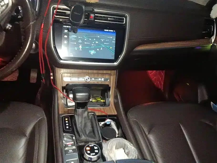 Roewe RX8 2019 30T Intelligent Connected 4WD Super Flagship Edition — миниатюра 16
