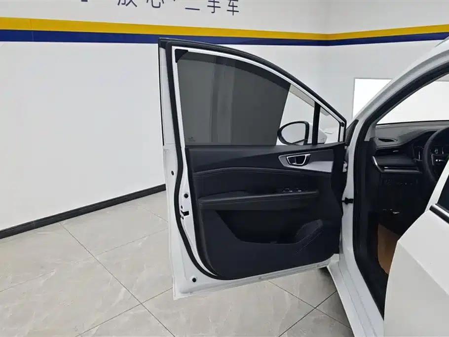 Wuling Jiachen 2022 1.5T CVT Smart Luxury Edition — миниатюра 7