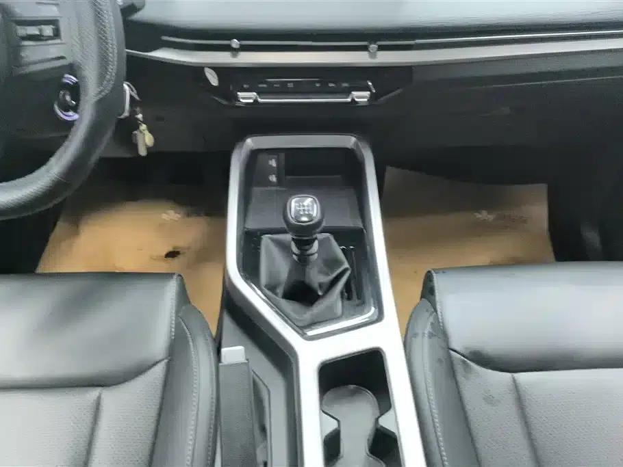 Wuling Jiachen 2022 1.5T Manual Light Enjoyment Vitality Edition — миниатюра 16