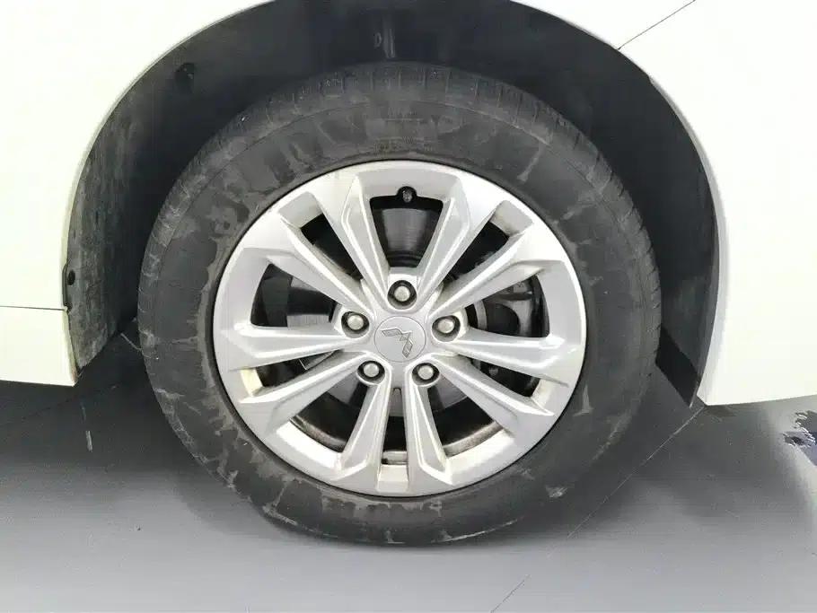 Wuling Jiachen 2022 1.5T Manual Light Enjoyment Vitality Edition — миниатюра 6