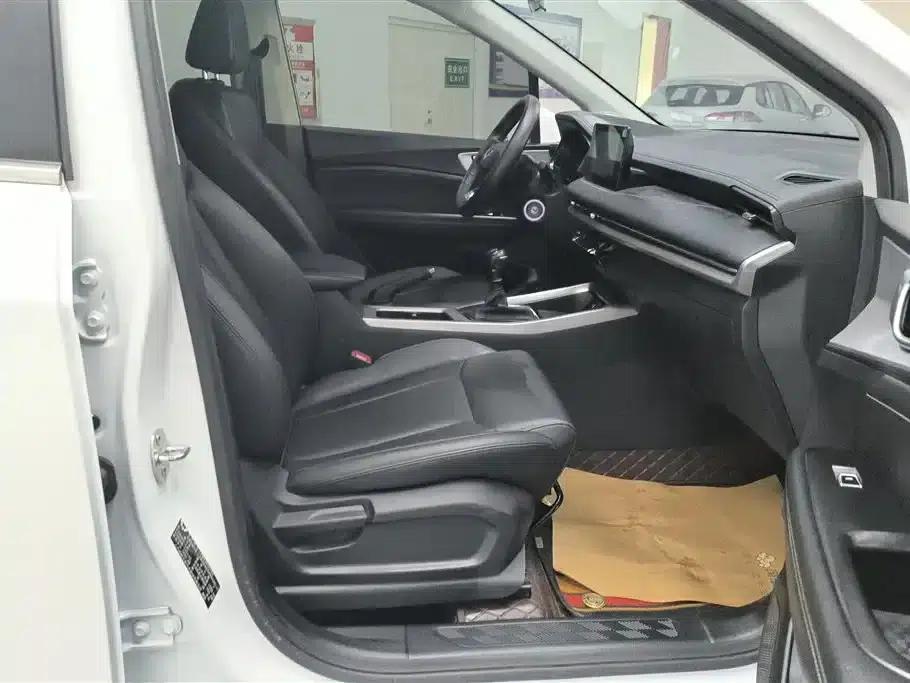 Wuling Jiachen 2022 1.5T Manual Light Enjoyment Vitality Edition — миниатюра 8