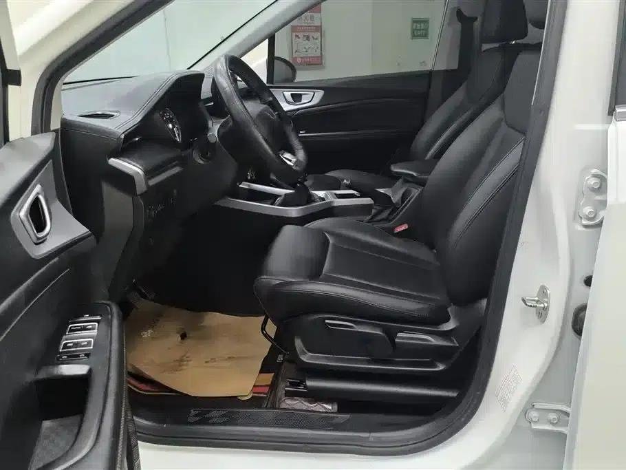 Wuling Jiachen 2022 1.5T Manual Light Enjoyment Vitality Edition — миниатюра 9