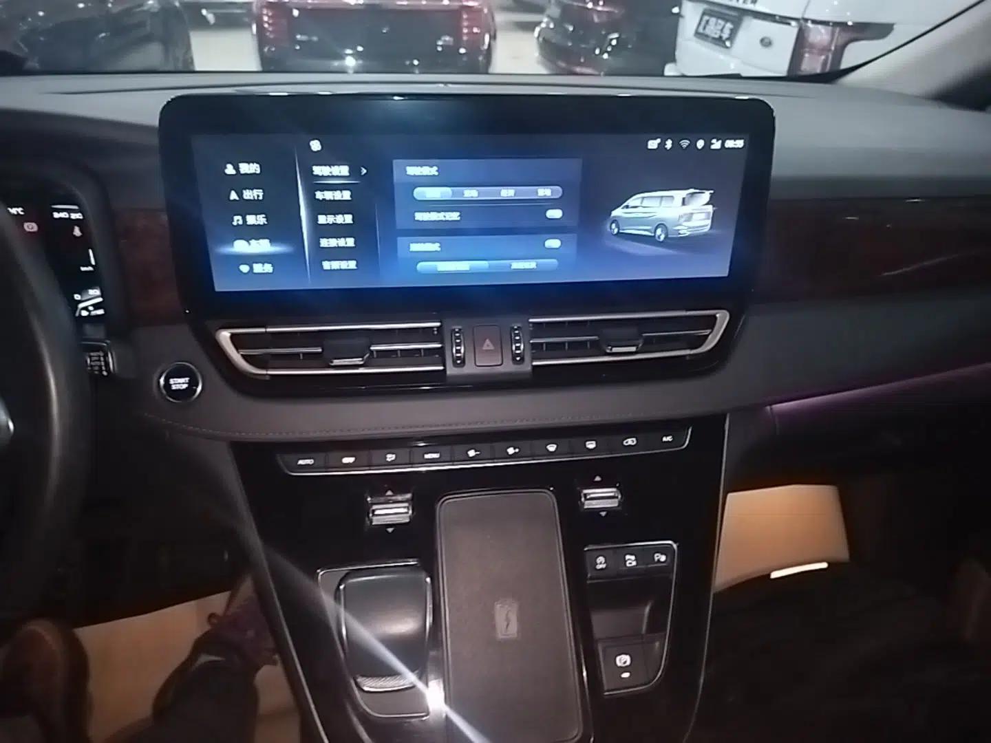 Hongqi HQ9 2023 2.0T Smart Connect Flagship Edition — миниатюра 16