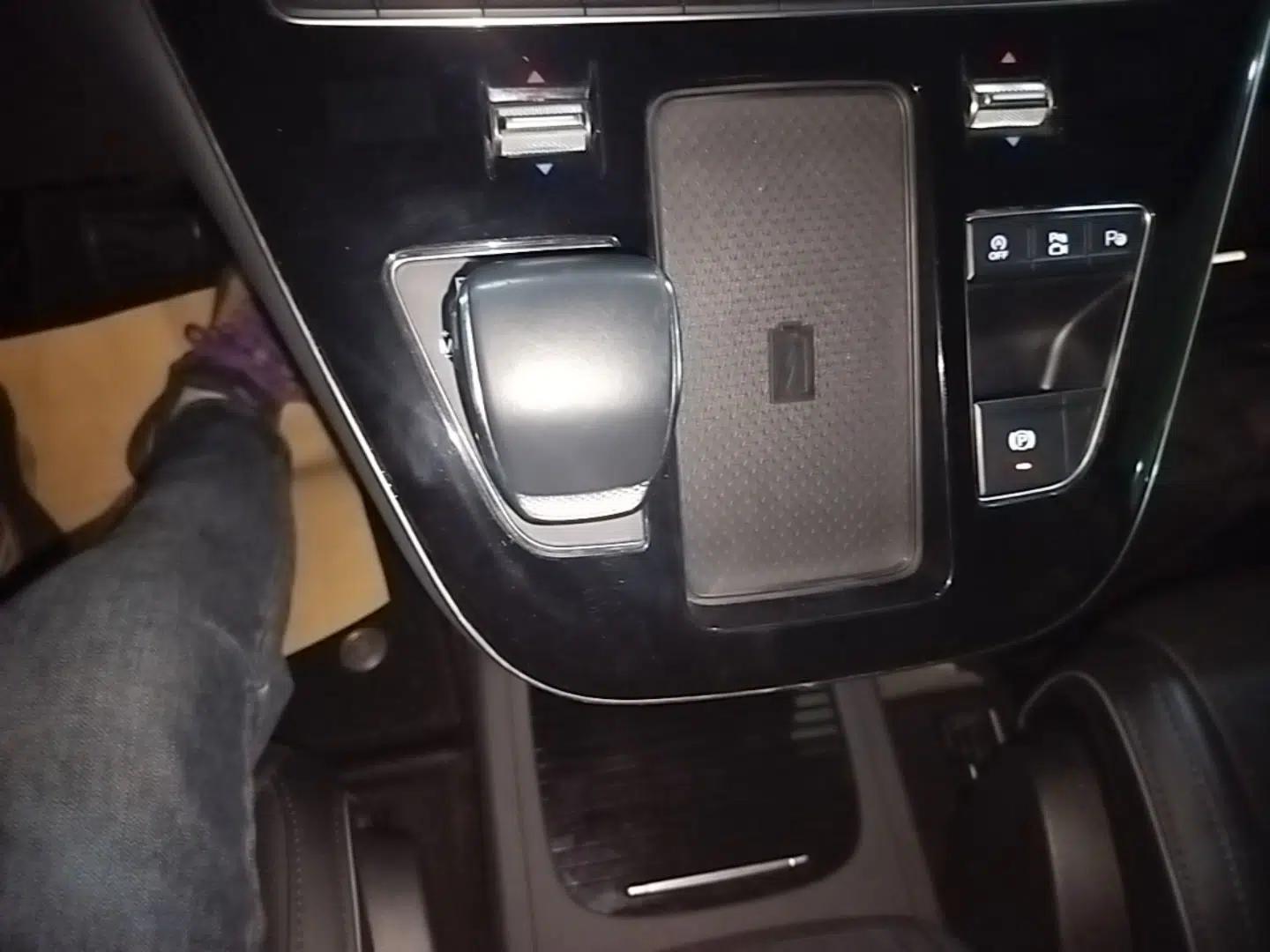 Hongqi HQ9 2023 2.0T Smart Connect Flagship Edition — миниатюра 17