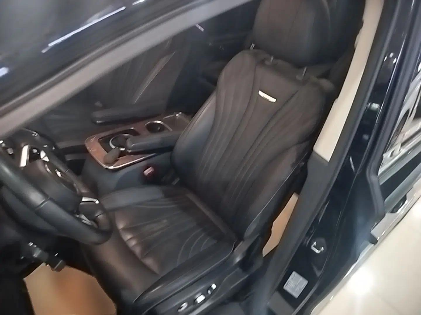 Hongqi HQ9 2023 2.0T Smart Connect Flagship Edition — миниатюра 18