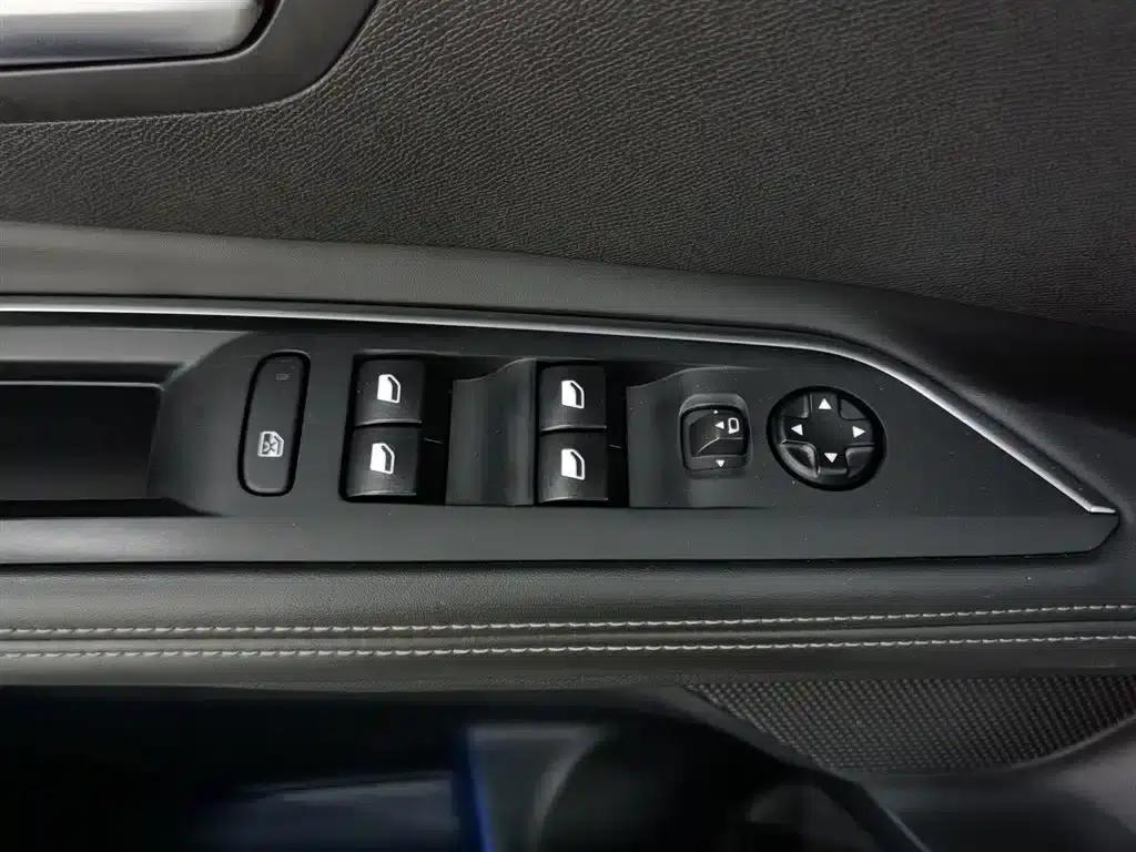 Peugeot 5008 2017 380THP 7-seater Luxury Edition — миниатюра 9