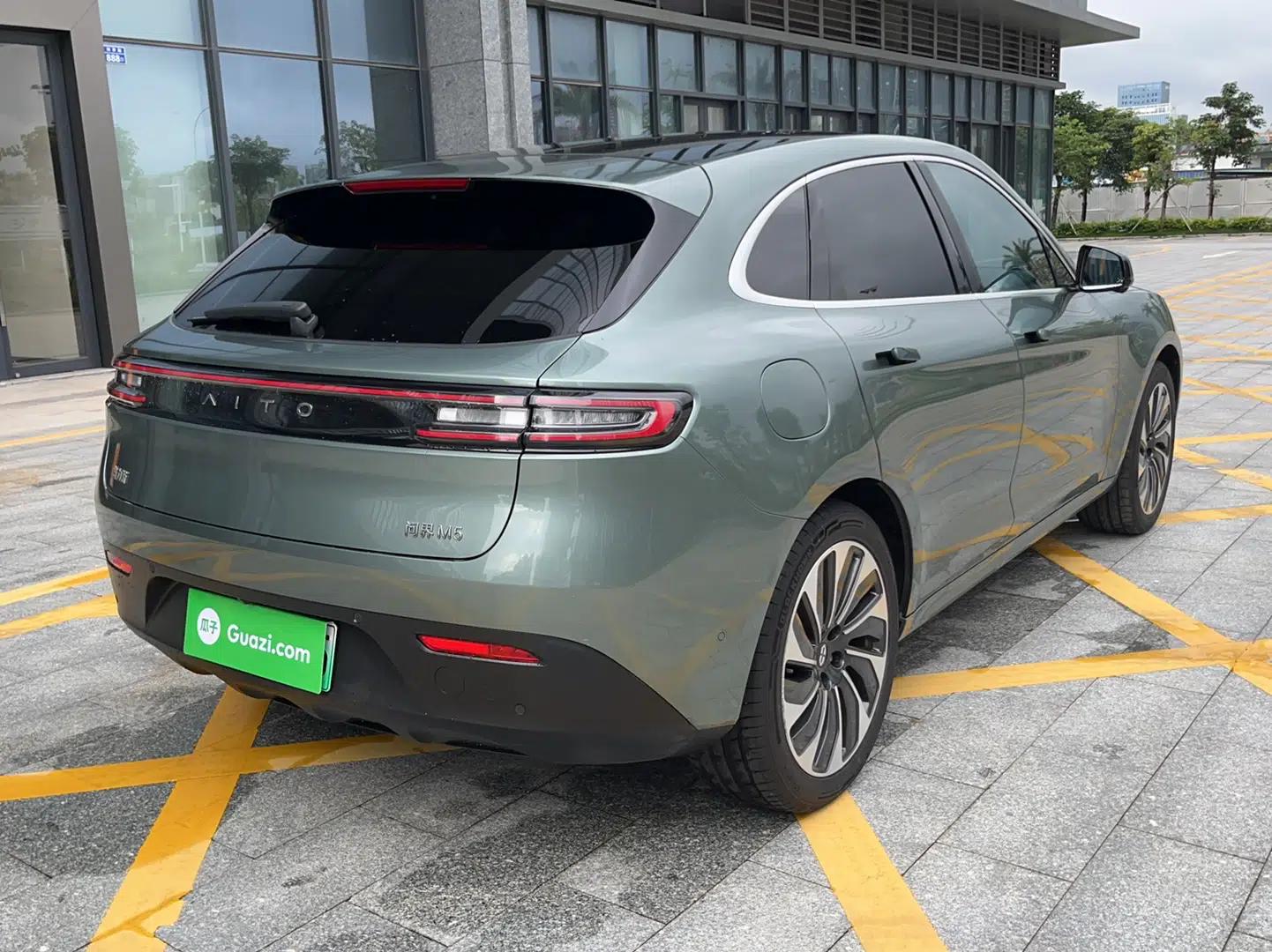 Hima AITO M5 2022 Range-Extended Rear-Drive Standard Version — миниатюра 4