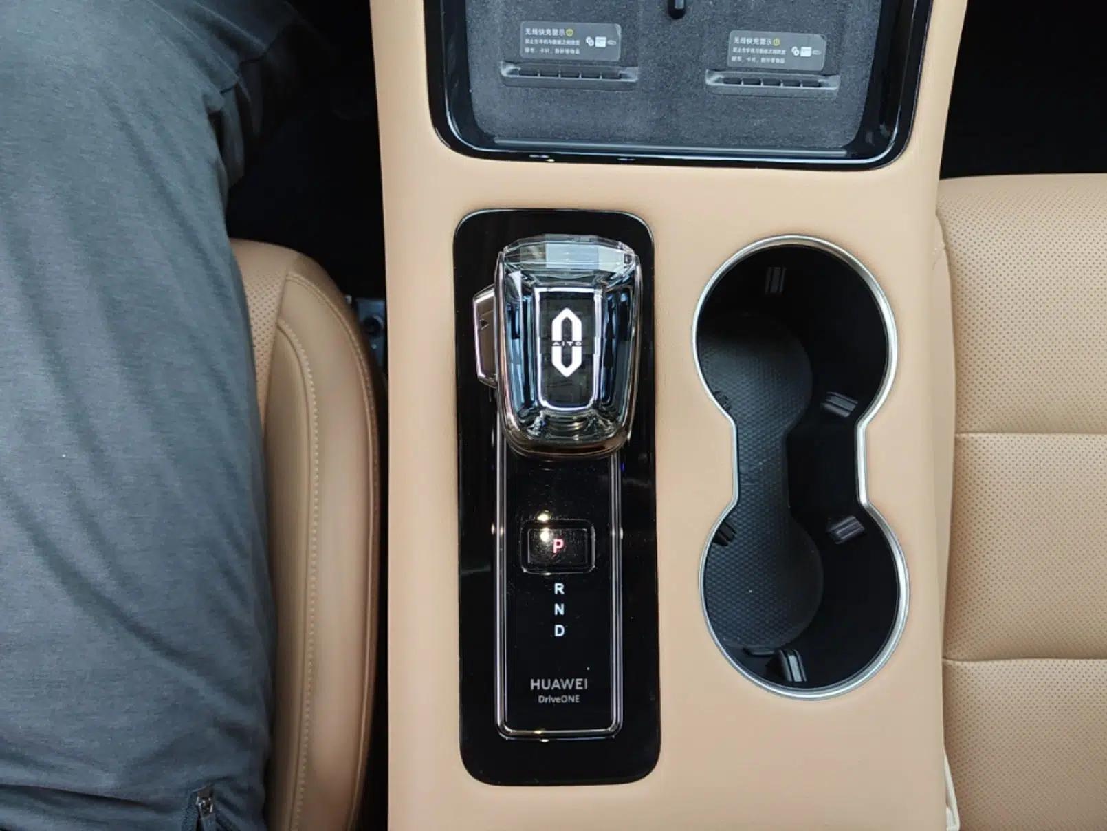 Hima AITO M5 2024 Extended-Range Max Rear-Wheel Drive Advanced Intelligent Driving Version — миниатюра 17