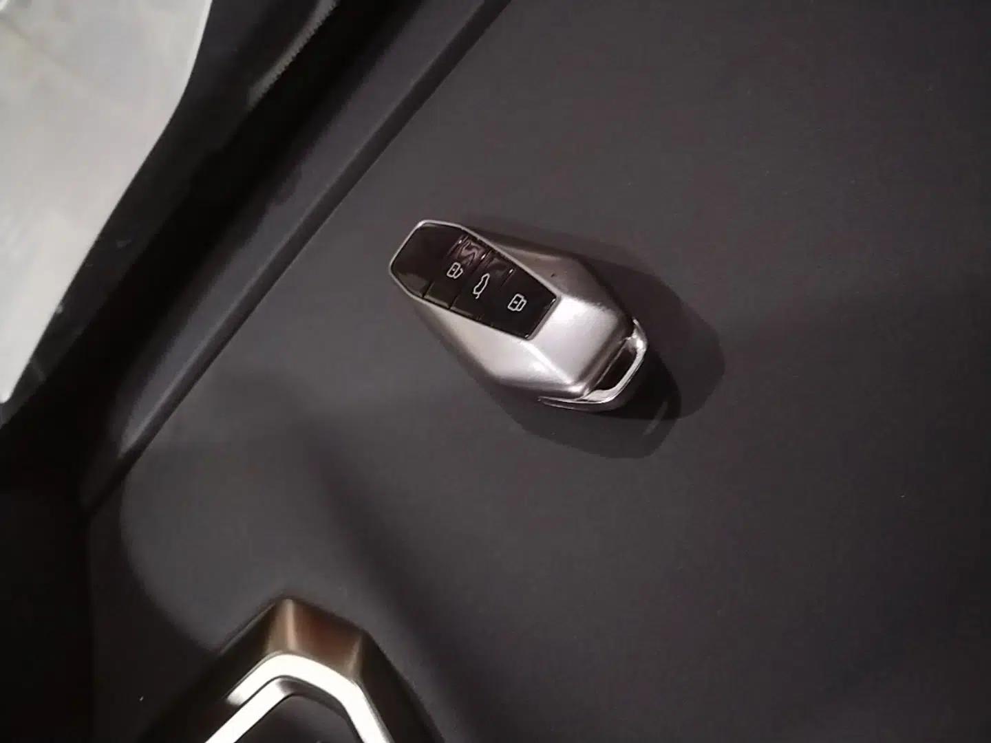 iCAR 03T 2024 501km Four-wheel Drive Long-Range Version — миниатюра 12