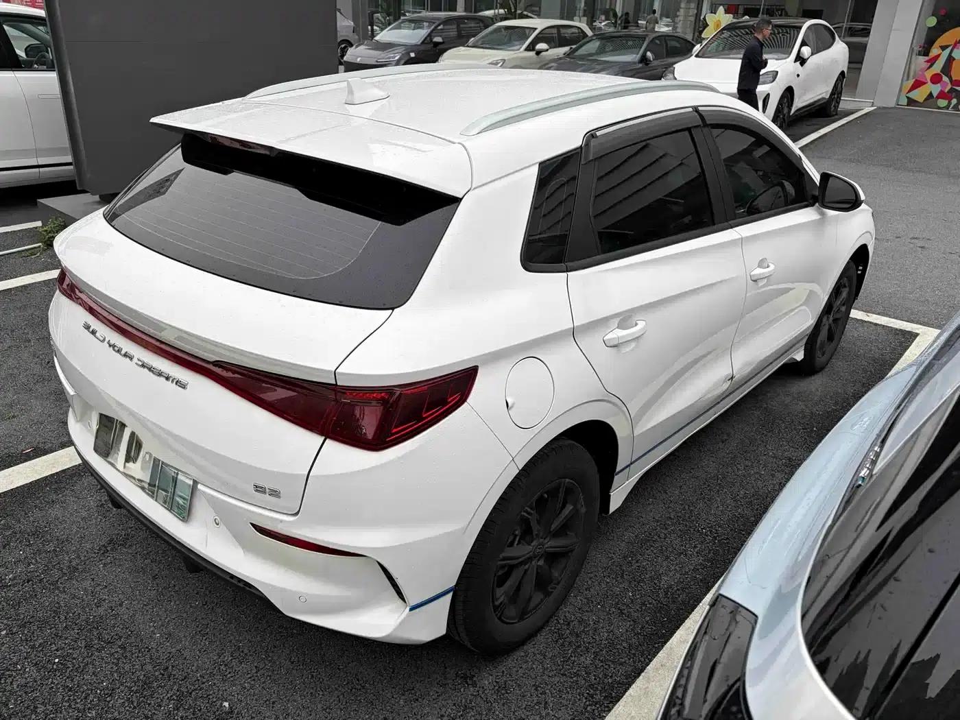 BYD e2 2021 Leading Edition — миниатюра 2