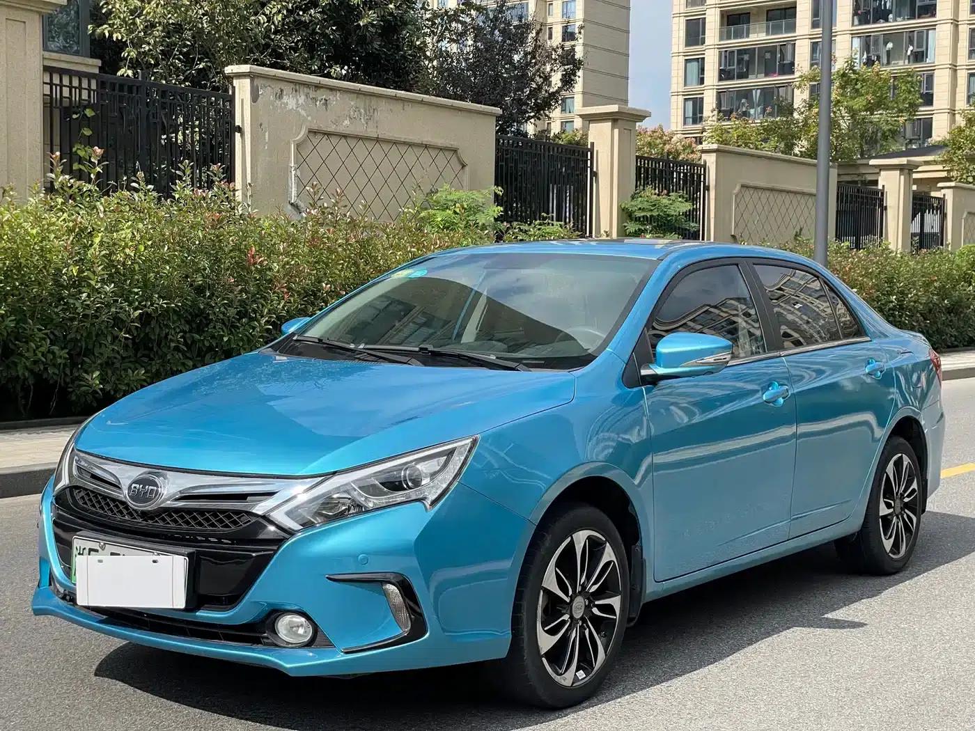 Qin New Energy 2015 1.5T Dual Crown Flagship Plus Edition — миниатюра 1