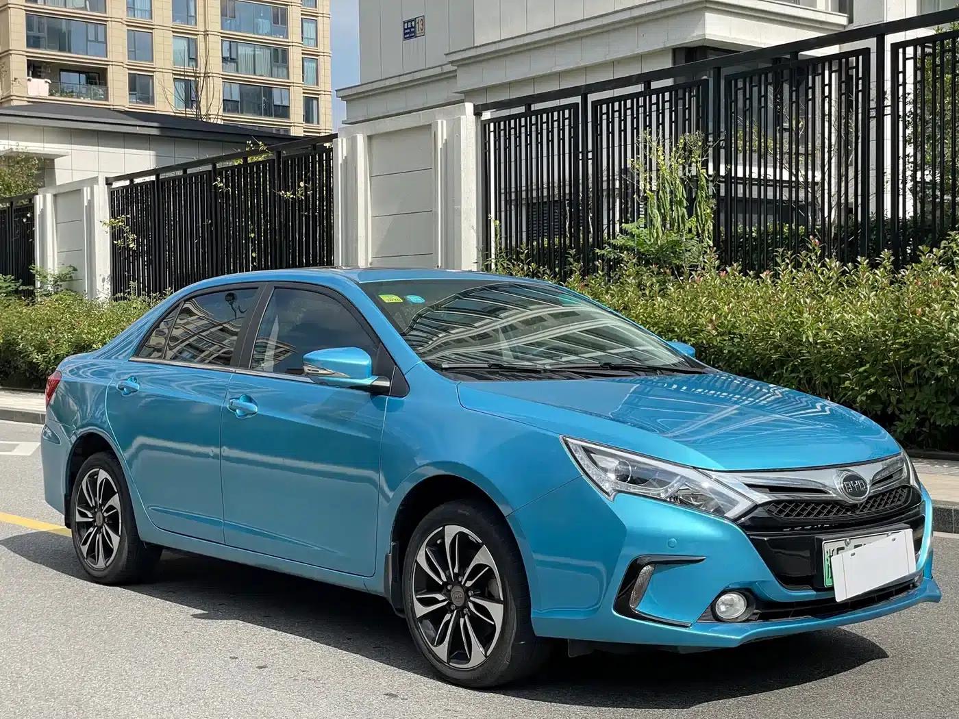 Qin New Energy 2015 1.5T Dual Crown Flagship Plus Edition — миниатюра 2