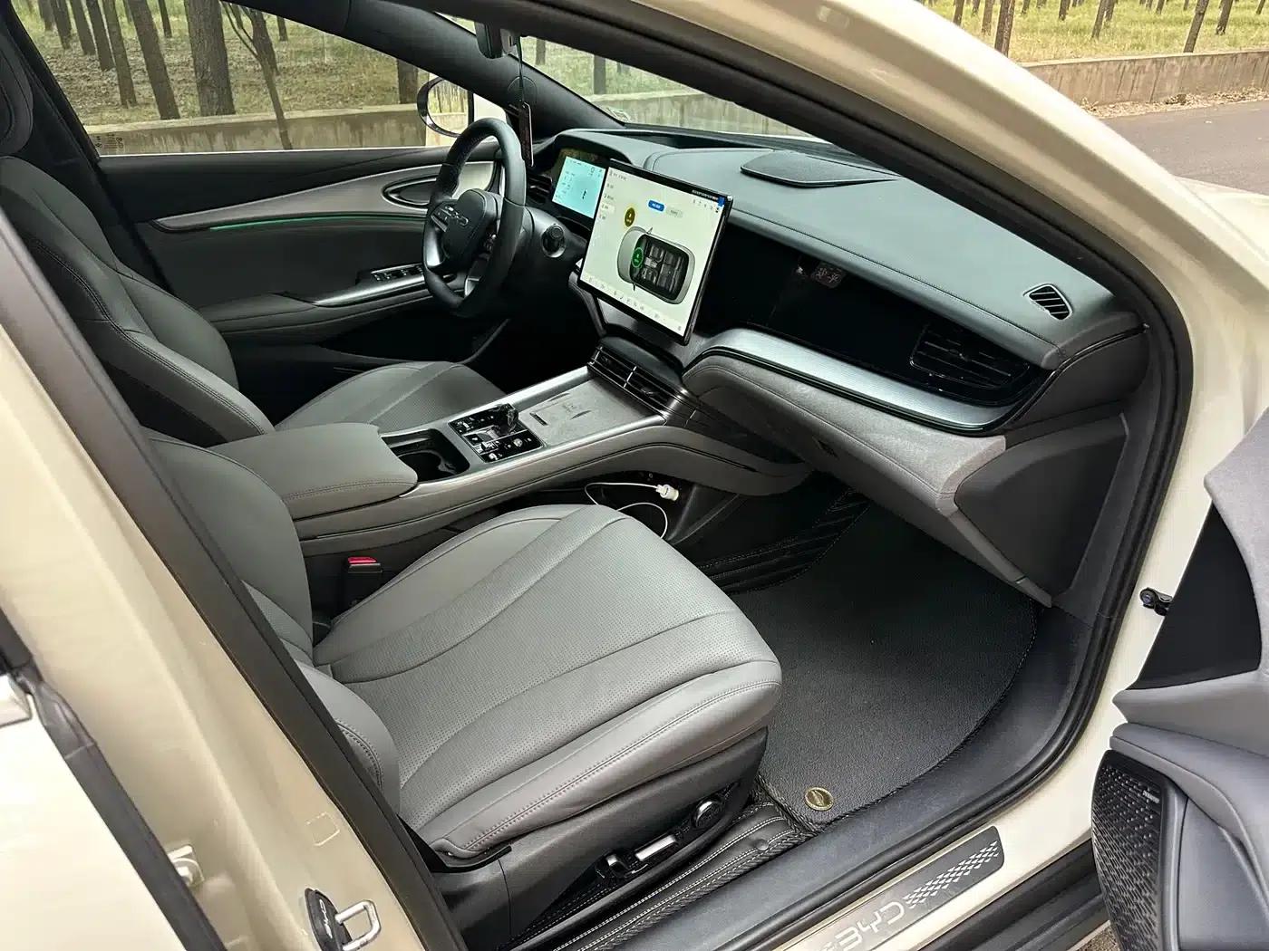 Seal 07 DM-i 2025 Intelligent Driving Edition DM-i 1.5L 125km Premium Model — миниатюра 11