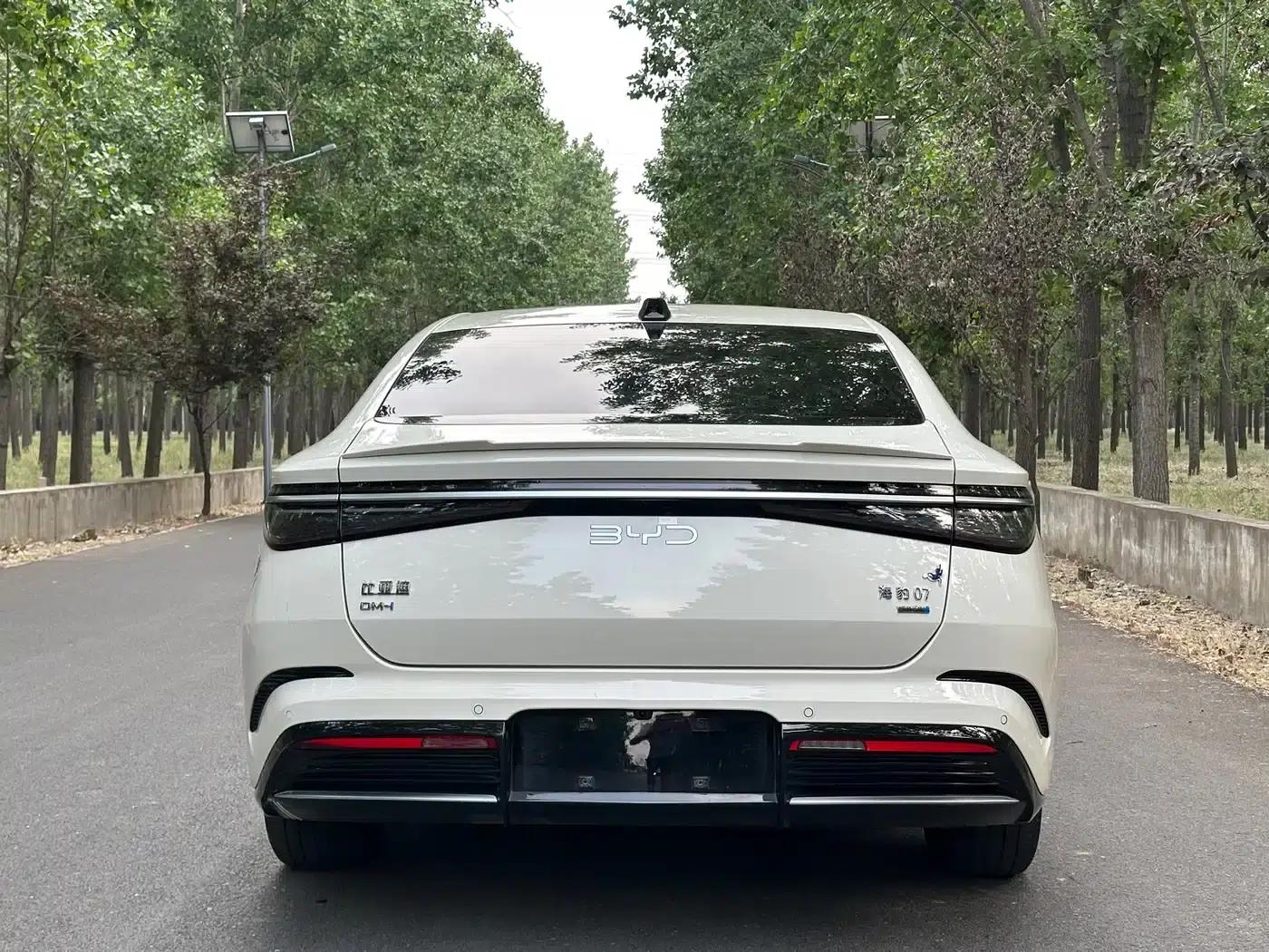 Seal 07 DM-i 2025 Intelligent Driving Edition DM-i 1.5L 125km Premium Model — миниатюра 4