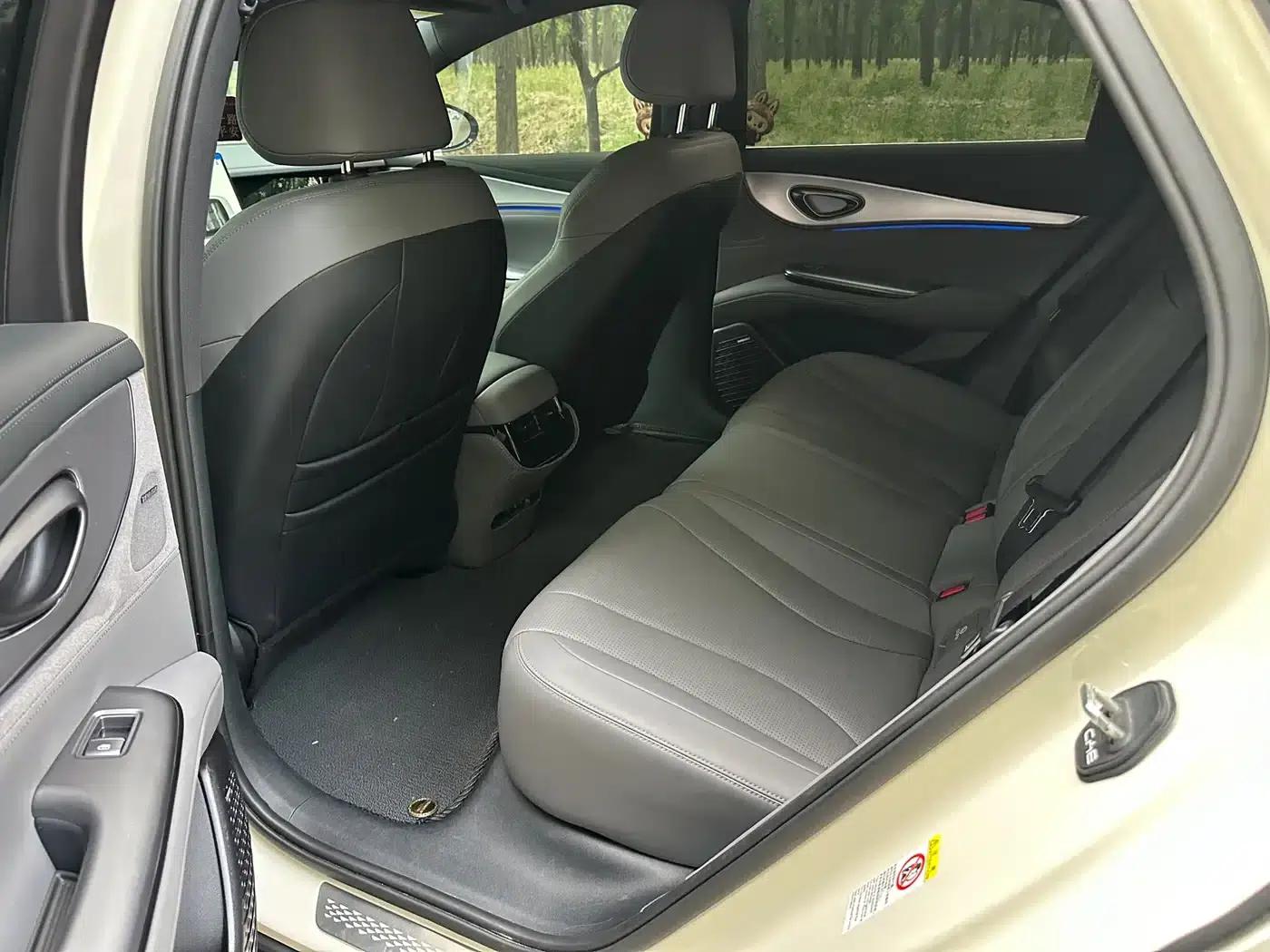 Seal 07 DM-i 2025 Intelligent Driving Edition DM-i 1.5L 125km Premium Model — миниатюра 9