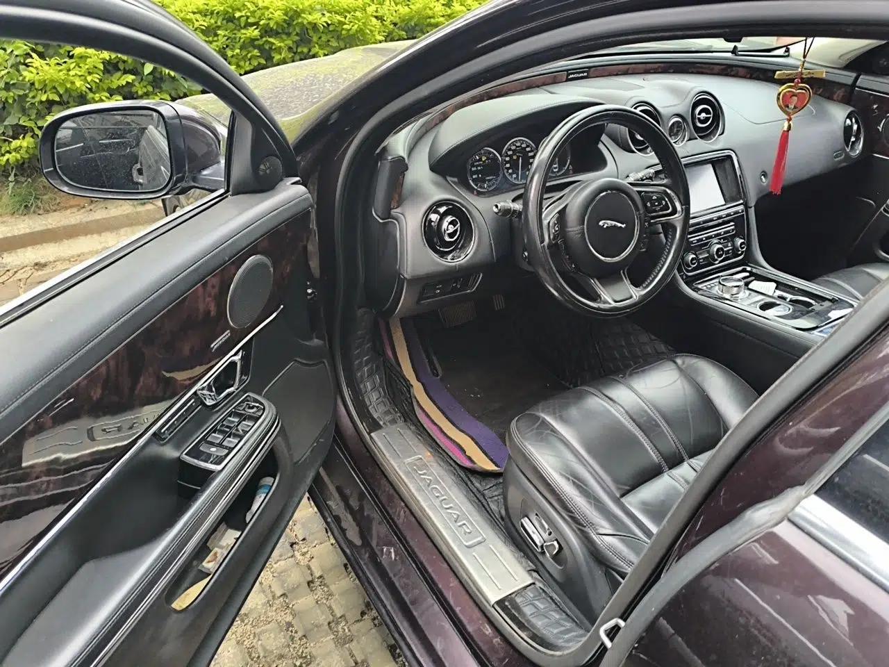 Jaguar XJ 2014 XJL 3.0 SC Two-Wheel-Drive Panoramic Business Edition — миниатюра 17