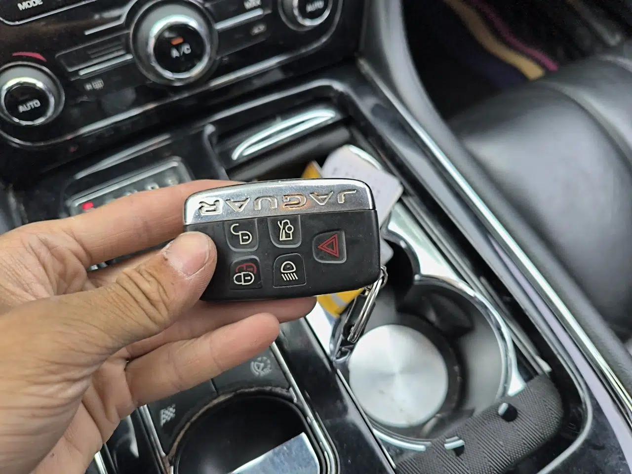 Jaguar XJ 2014 XJL 3.0 SC Two-Wheel-Drive Panoramic Business Edition — миниатюра 9
