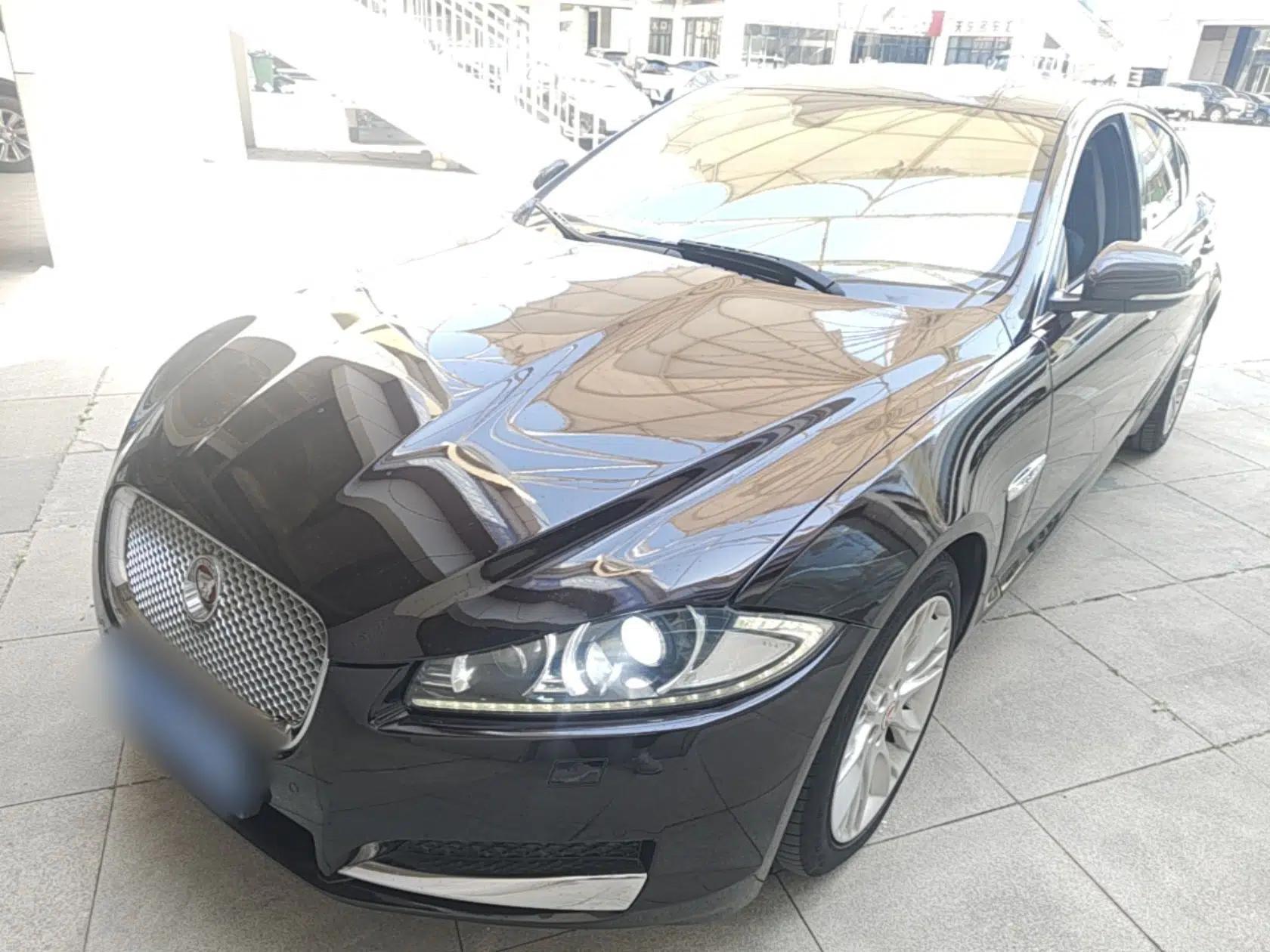 Jaguar XF 2014 XF 2.0T Luxury Edition — миниатюра 1