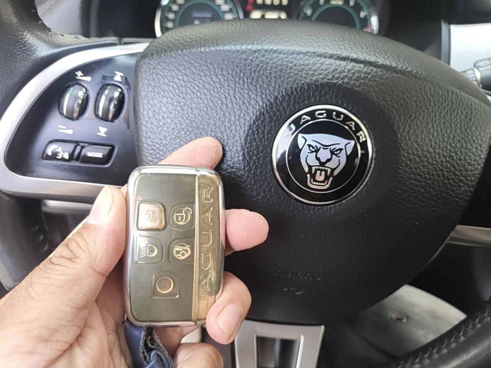 Jaguar XF 2014 XF 2.0T Luxury Edition — миниатюра 12