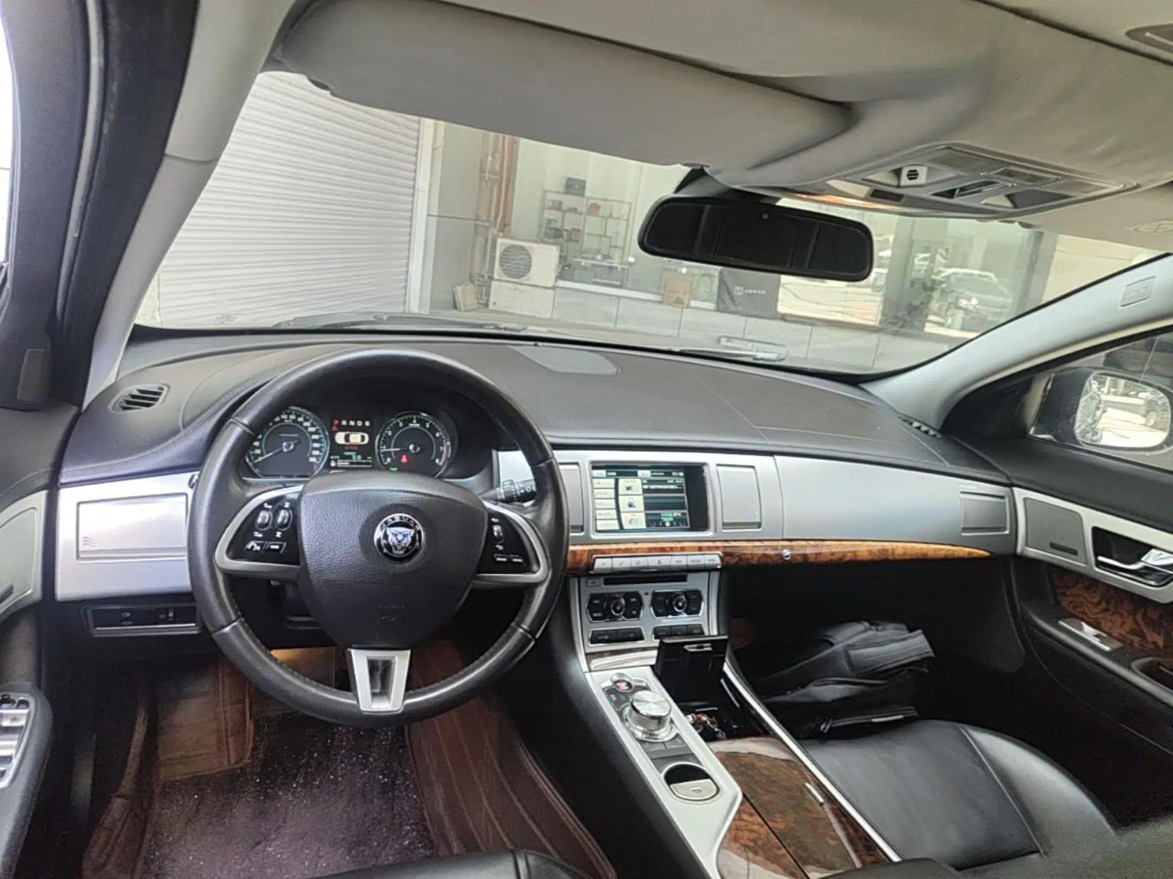 Jaguar XF 2014 XF 2.0T Luxury Edition — миниатюра 13