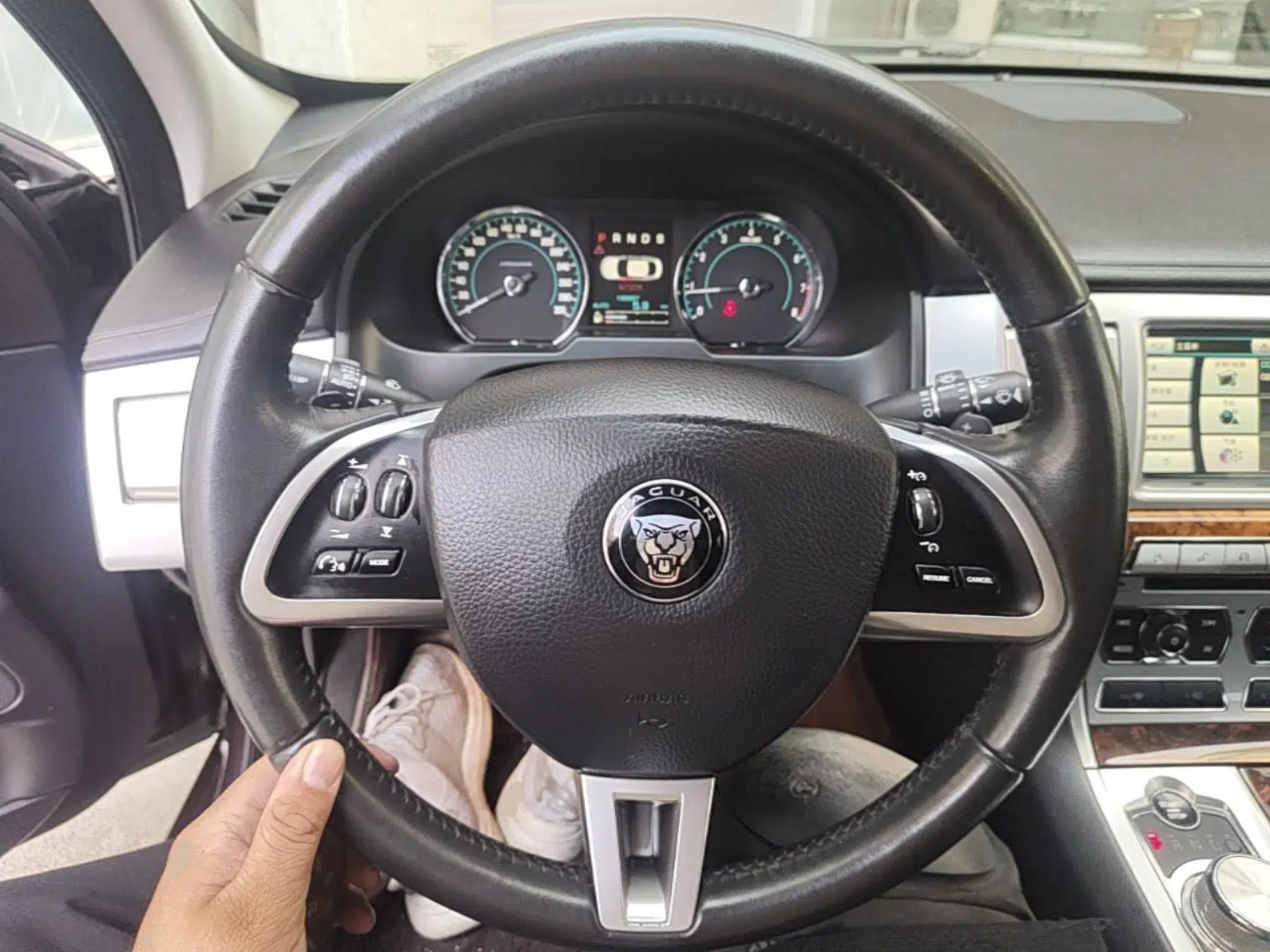 Jaguar XF 2014 XF 2.0T Luxury Edition — миниатюра 14