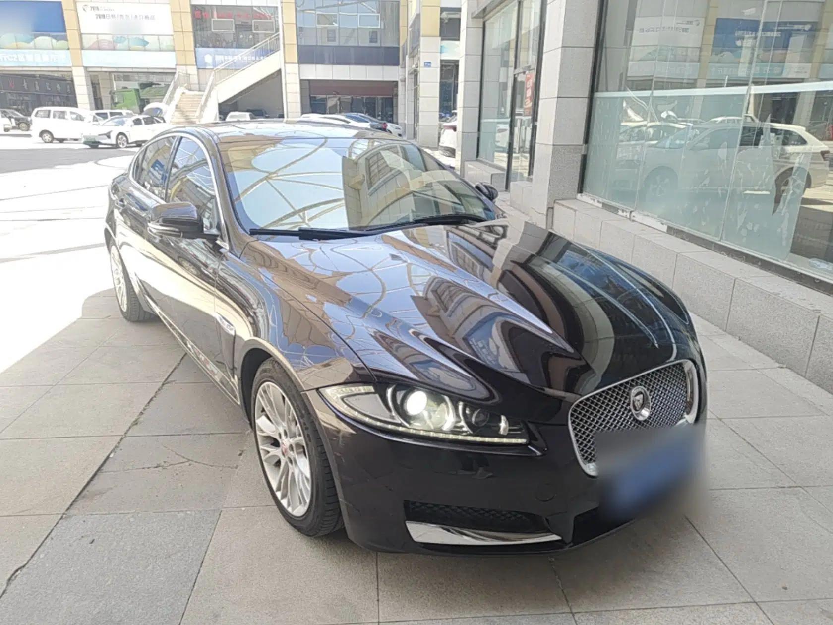 Jaguar XF 2014 XF 2.0T Luxury Edition — миниатюра 3