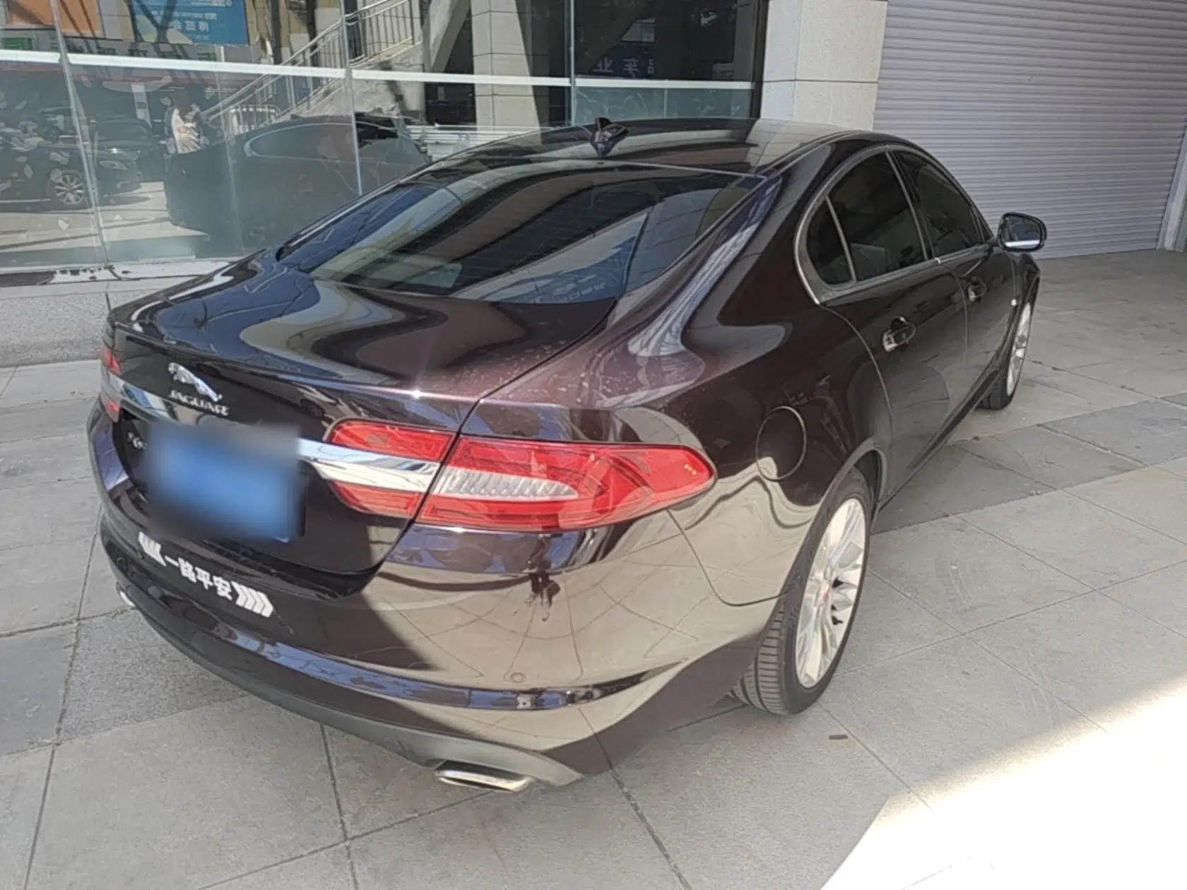 Jaguar XF 2014 XF 2.0T Luxury Edition — миниатюра 6