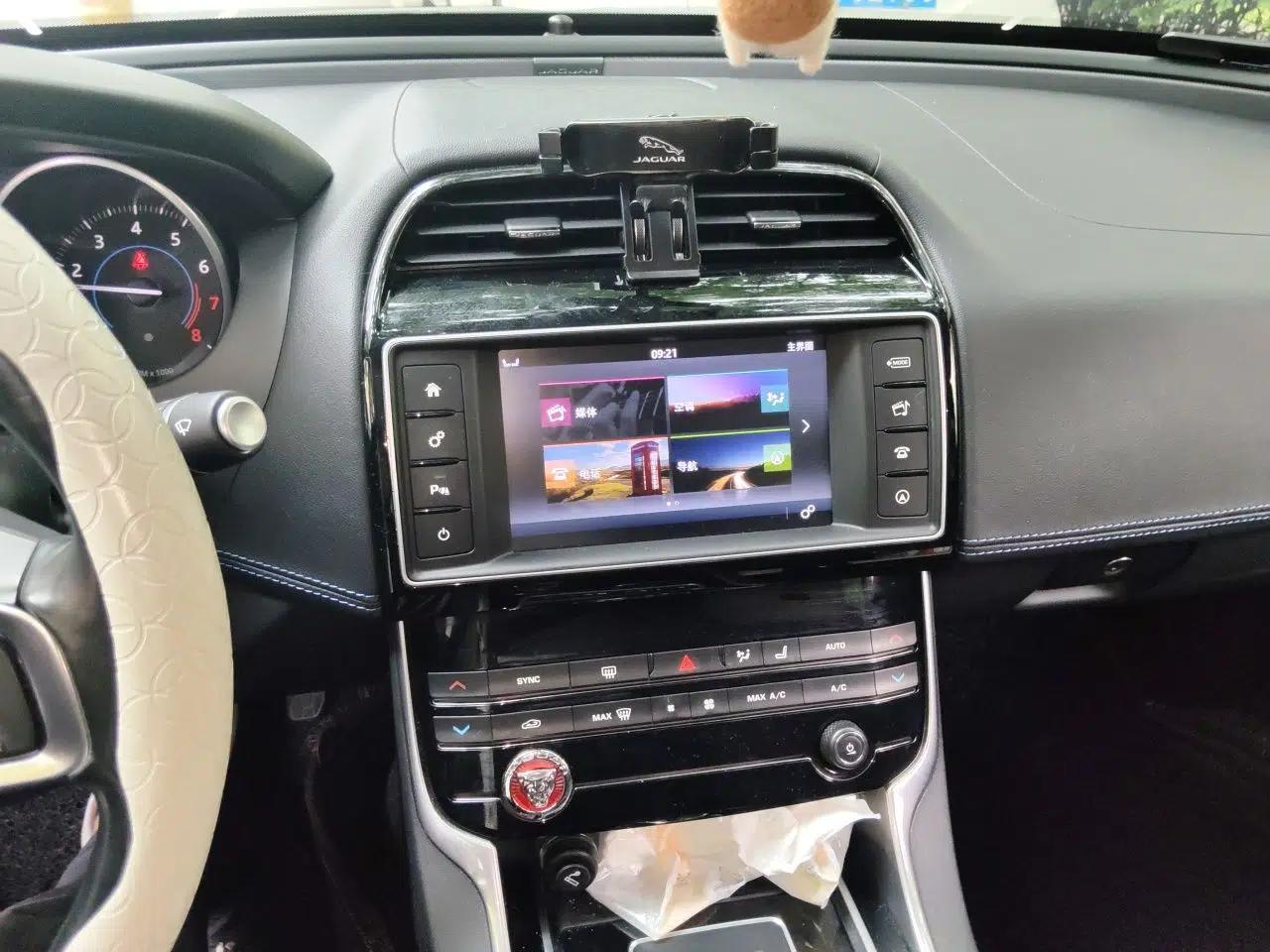 Jaguar XE 2018 2.0T 200 PS Two-Wheel-Drive R-Sport Sport Edition — миниатюра 14
