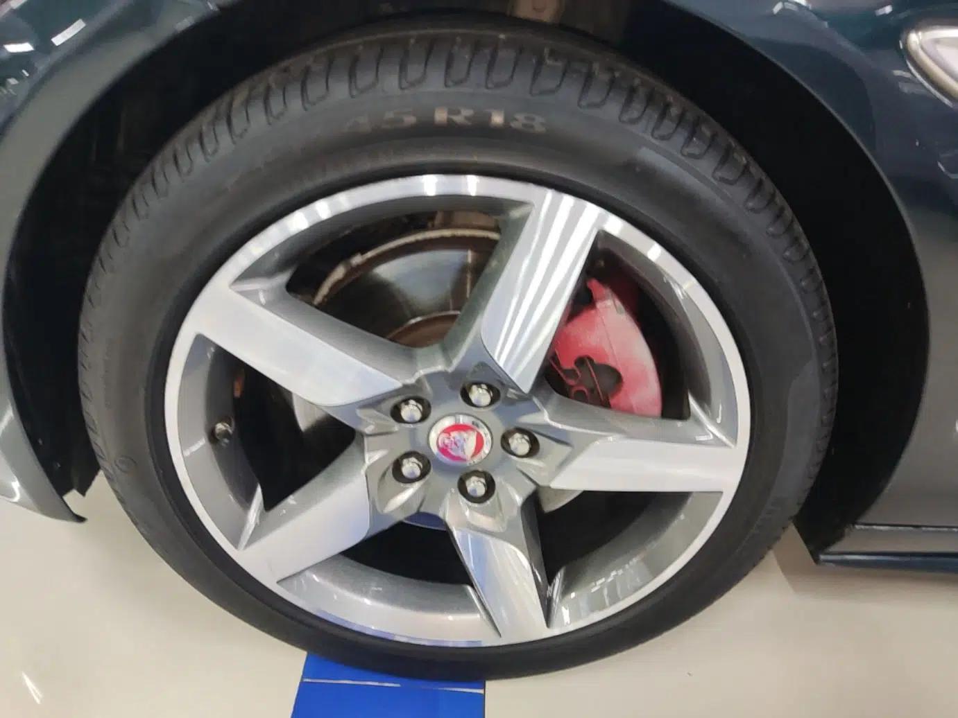 Jaguar XE 2017 2.0T 200 PS R-Sport — миниатюра 8