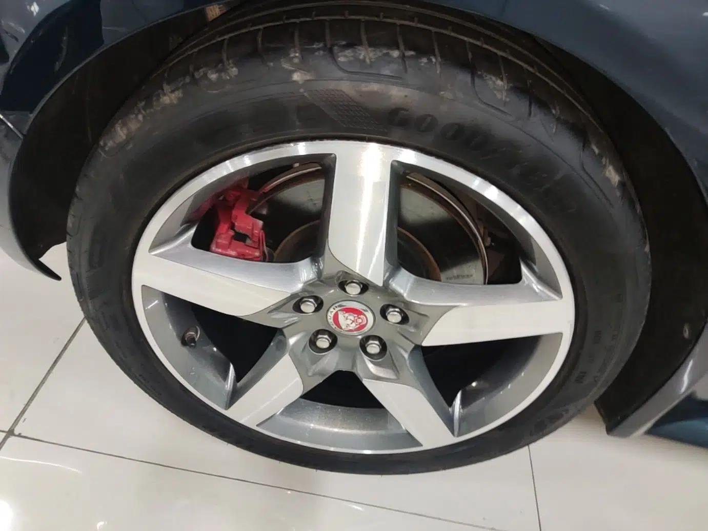 Jaguar XE 2017 2.0T 200 PS R-Sport — миниатюра 10