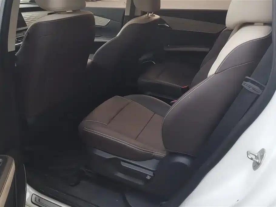 Song MAX New Energy 2022 DM-i 105KM Executive Edition — миниатюра 11