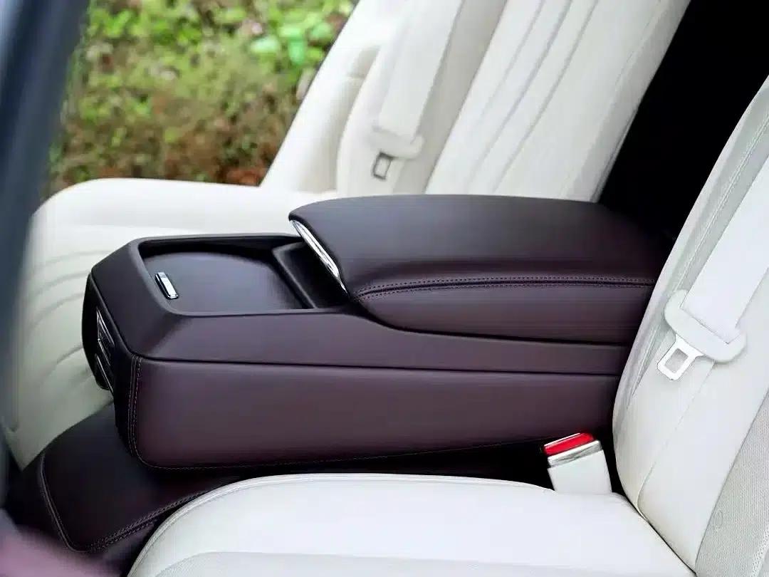2022 Mercedes-Benz Flying Spur Plug-in Hybrid 2.9T V6 Hybrid Mulliner — миниатюра 3
